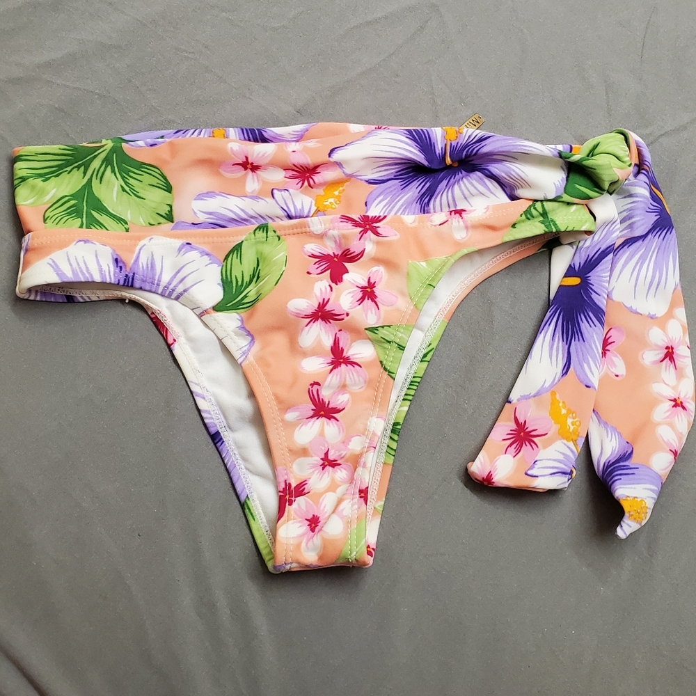 🍀 NWT miroa Brazilian bikini bottom